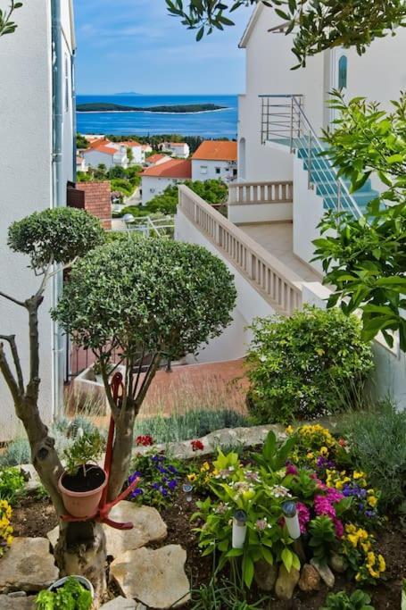 Apartman Tino With Two Sunny Terace 赫瓦尔 外观 照片