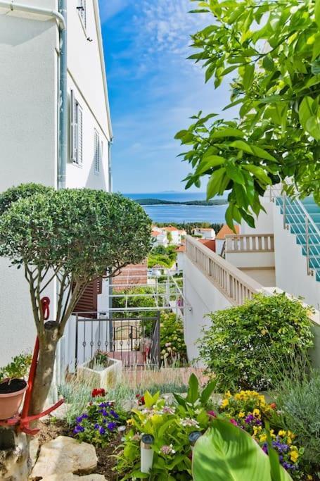 Apartman Tino With Two Sunny Terace 赫瓦尔 外观 照片
