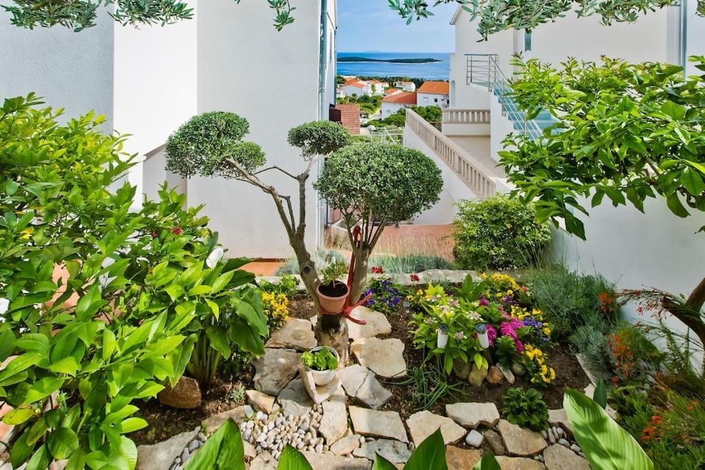 Apartman Tino With Two Sunny Terace 赫瓦尔 外观 照片