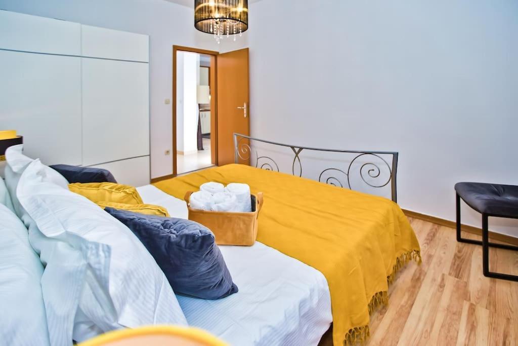 Apartman Tino With Two Sunny Terace 赫瓦尔 外观 照片