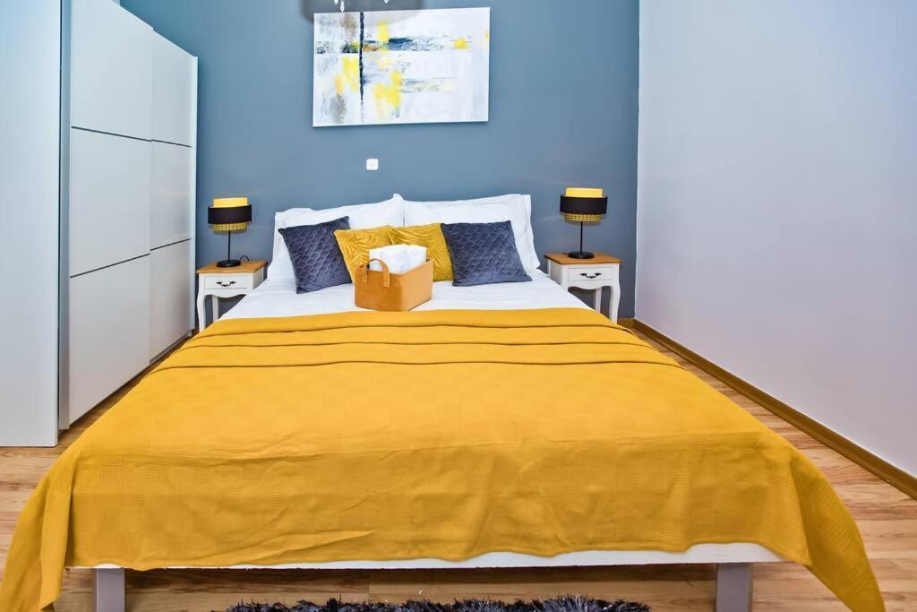 Apartman Tino With Two Sunny Terace 赫瓦尔 外观 照片