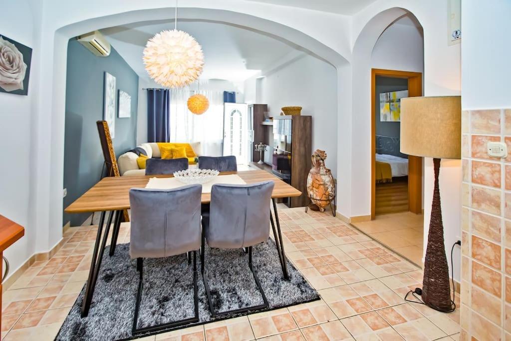 Apartman Tino With Two Sunny Terace 赫瓦尔 外观 照片